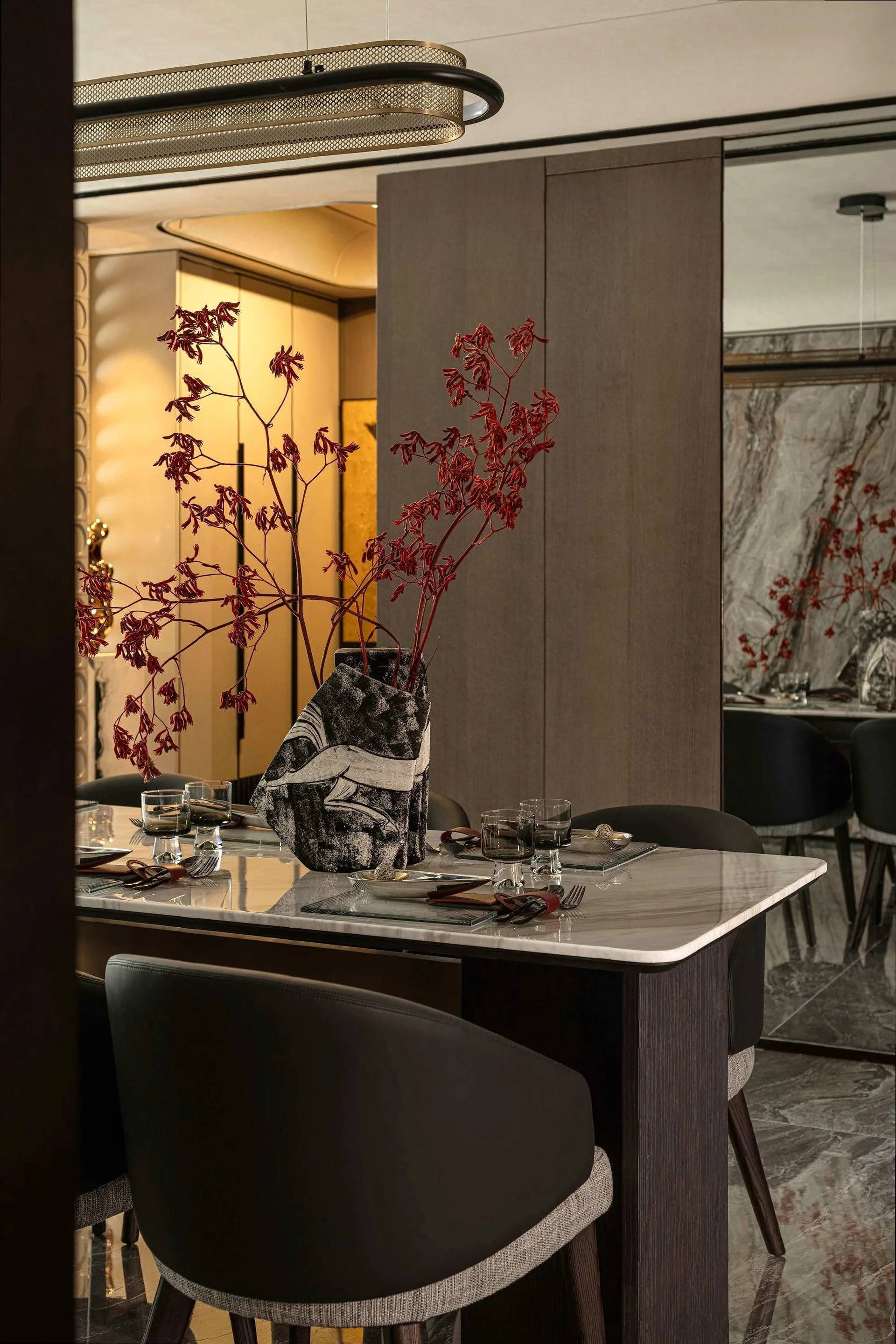 img-01 - 北京西岸 全屋定制·高定整装.><br>1799元/投影起，就是为想省又不敢瞎省的人设的。不强制加价，5档可选，选1799，橡胶木、水性漆、同源同色、一门到顶2.75米，一样不少。顺义60000㎡工厂直出，五年质保，售后闭环，出了问题不用找中间商扯皮。</p><p><img loading=