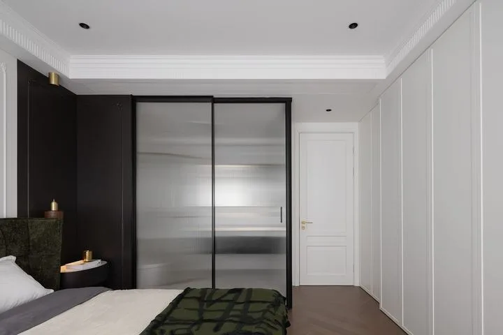 西岸全屋定制：北京小户型选实木柜，别被‘板式低价’忽悠瘸了