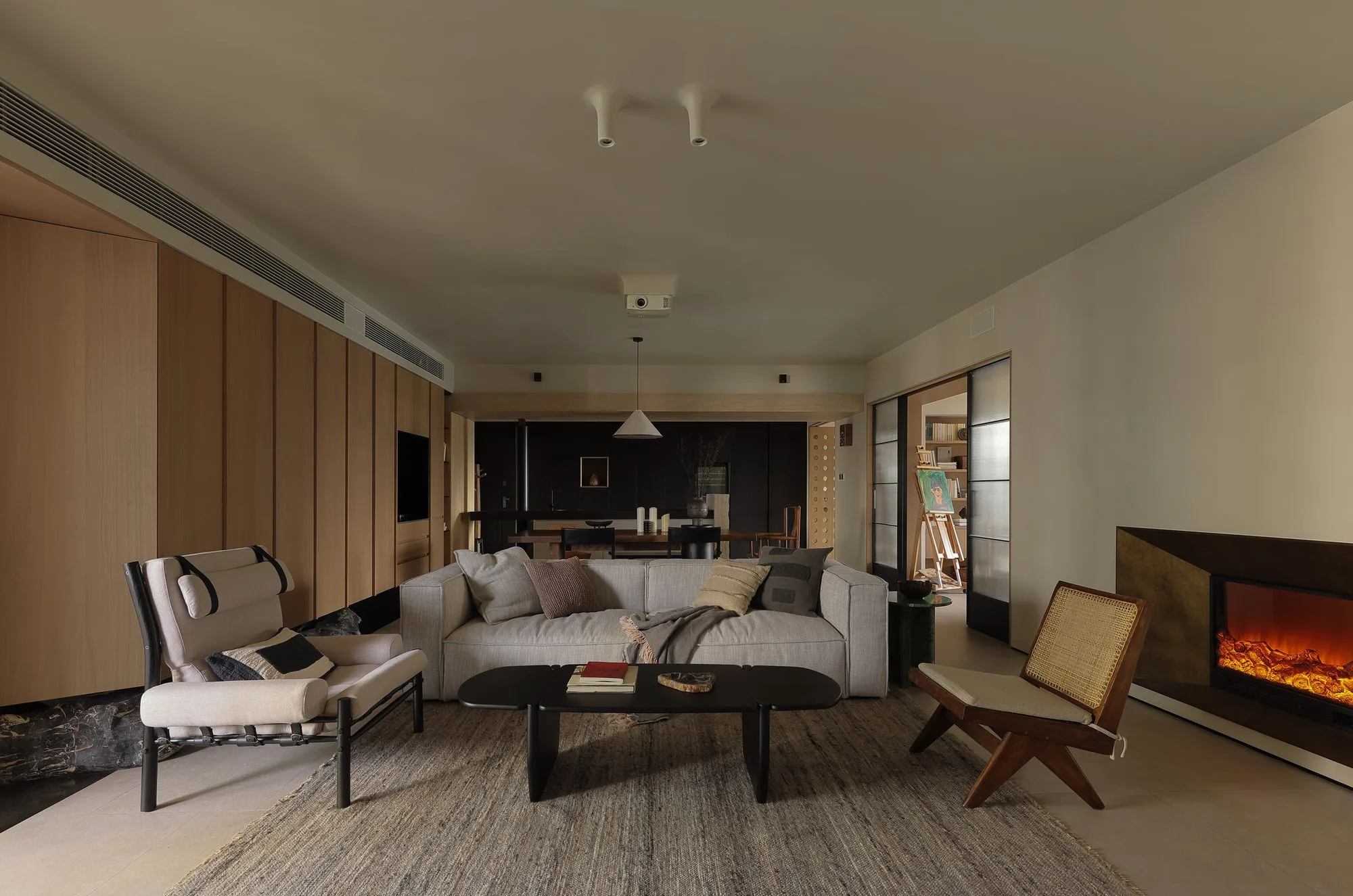 img-01 - 北京西岸 全屋定制·高定整装.></p><p>环保按HENF级控——不是纸上‘达标’,是采暖季连续30天密闭检测,甲醛稳定≤0.025mg/m³。比ENF多一道热压模拟,第三方随时来测,我们不拦。</p><p>门墙柜一体生产、同炉调色、同线喷涂。你家卧室柜和客厅墙板,颜色差不到2ΔE——不是靠后期修图,是调色师盯着光谱仪调出来的。<img loading=